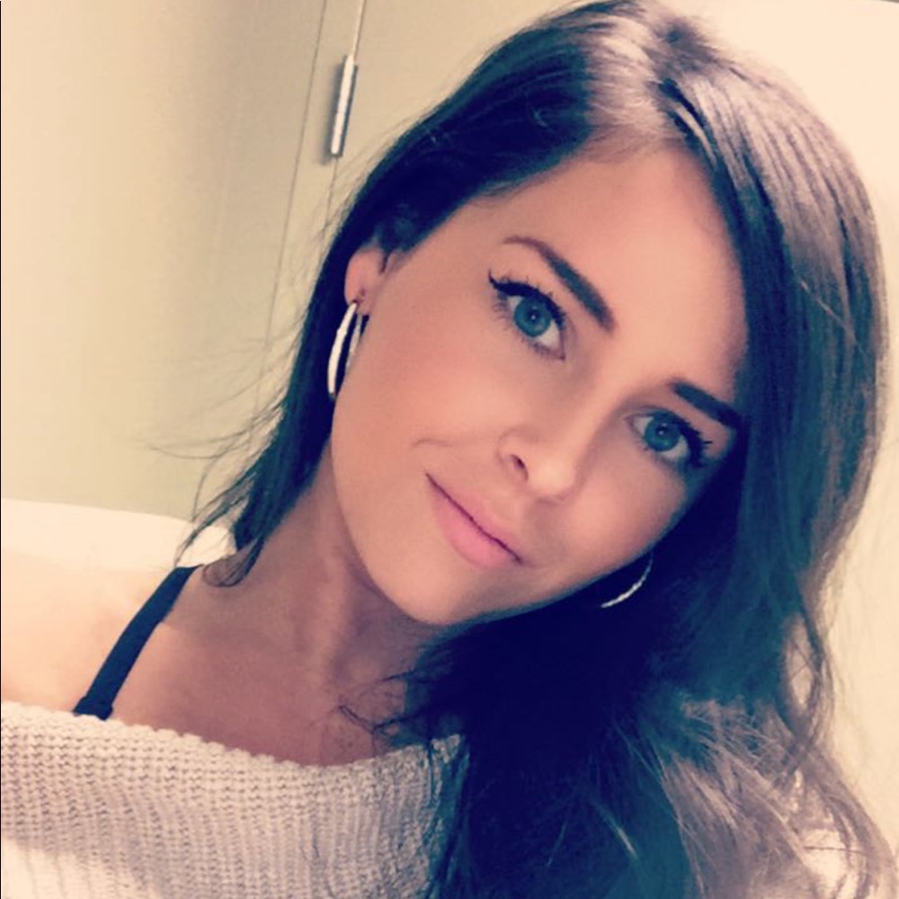 Meet your Posher, Alicia